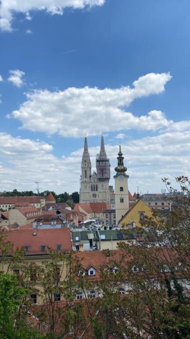 Mr.zagreb, Apartman****budite Nasi Gosti Apartment *